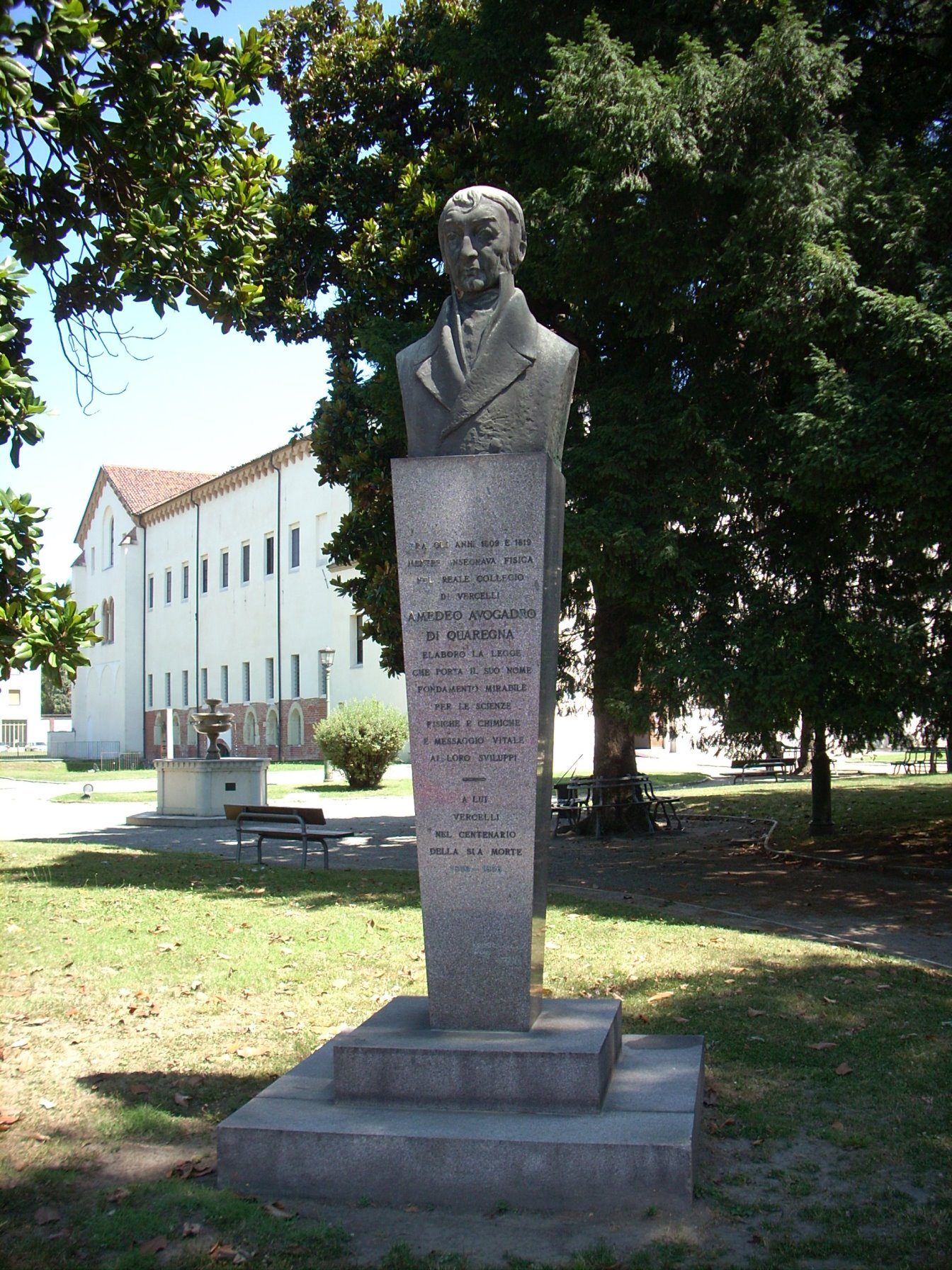 Amedeo Avogadro's bust, Vercelli, Italy (1).JPG